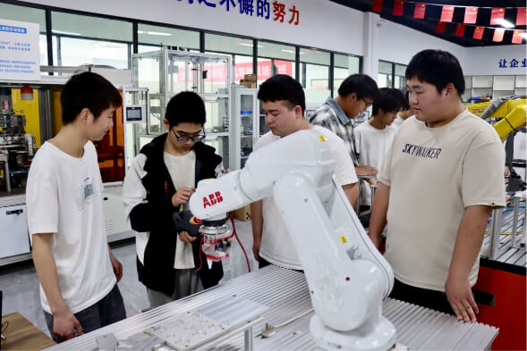 龙埔学院——什么是PLC？